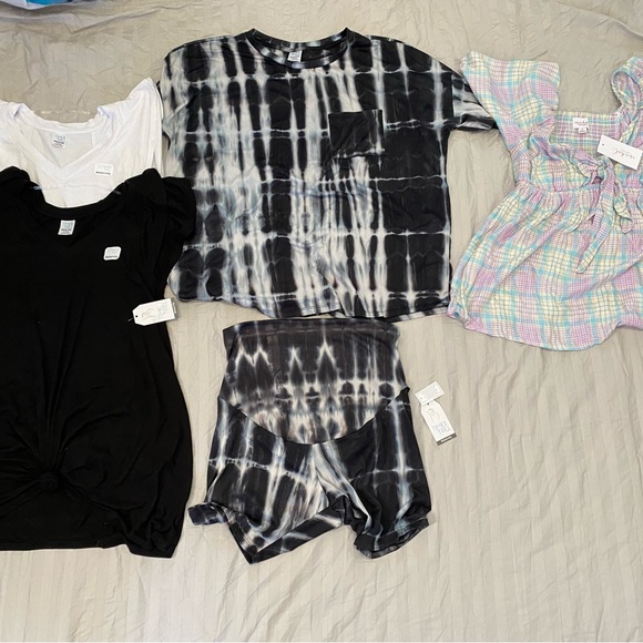 Maternity Shirts Bundle - Picture 4 of 13